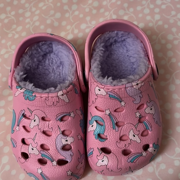 Toddler Girl Insulated Crocs - Picture 6 of 9